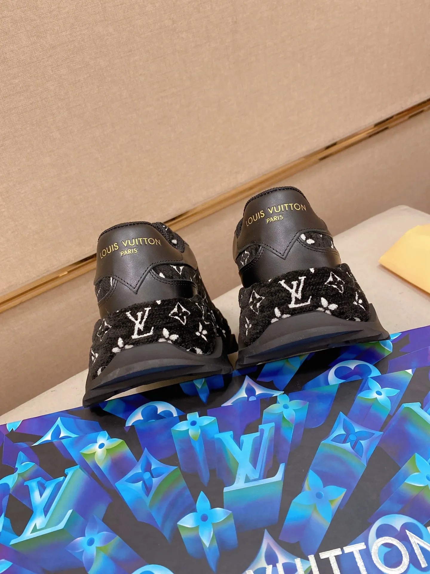 Factory price 600💰 Louis Vuitton (Louis Vuitton/lv) official website 1:1 copy 👊🏻Upper 🇮🇹Imported cowhide🇩🇪Lining imported breathable mesh lining. The original outsole is molded to reflect the identity of every man, and the upper foot is elegant and stable🚶🏻🚶🏻The high-end custom counter original replica📯The shoe last remains unchanged regardless of wind and rain, and can withstand the verification of time🔍️,🔵 Size: 39-45. Can be customized 38-46 non-refundable and non-exchangeable!